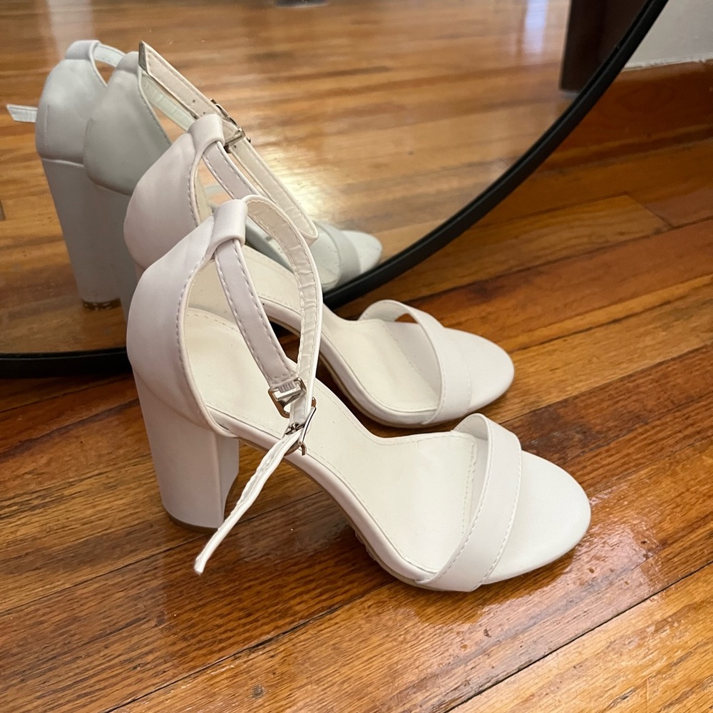 White chunky heel size 6